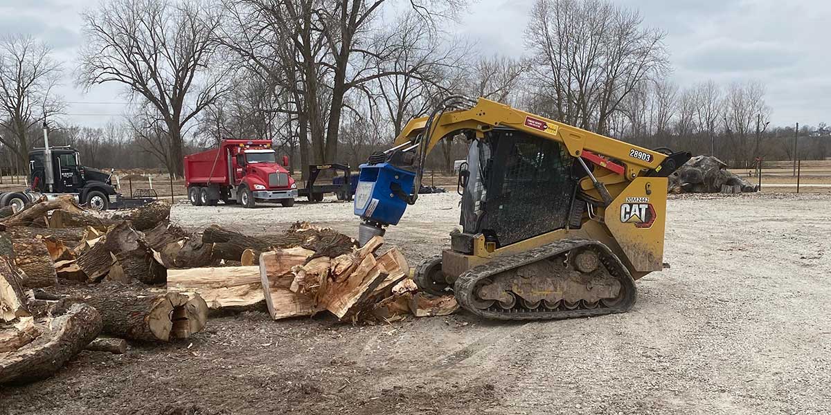 Korte Tree Care Running the HF-300 Cone Screw Splitter